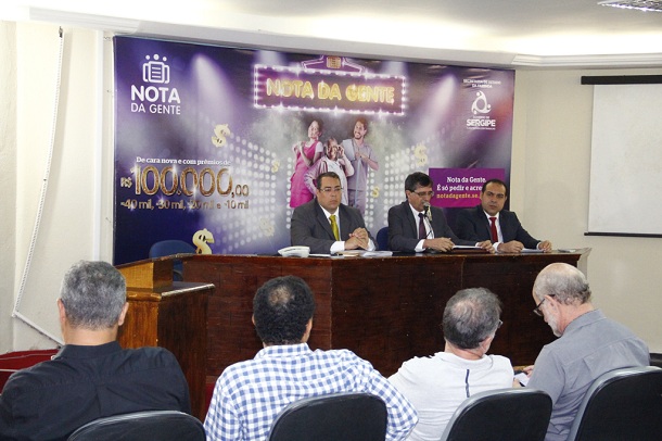 Estado anuncia medidas para reduzir despesas