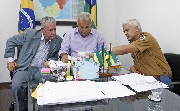 Governador Jackson Barreto assina revogação que garante ascensão de carreira para Bombeiros