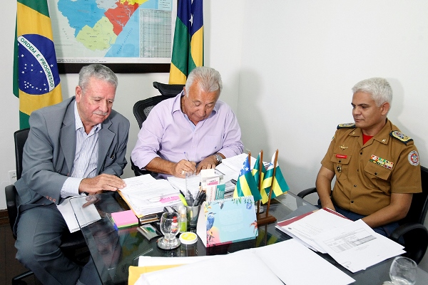 Governador garante ascensão de carreira para Bombeiros