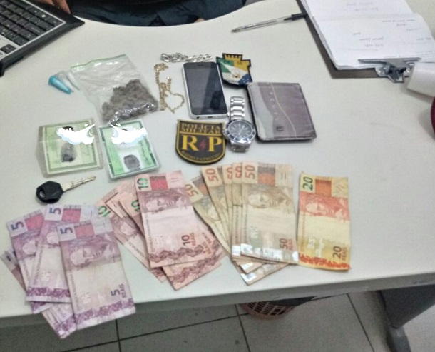 Jovens são presos com drogas pela RP em Aracaju