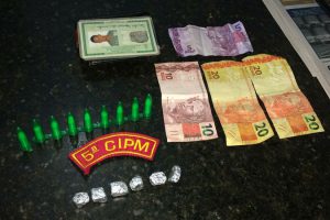 A Policia Militar realizou prisão de uma Dupla na cidade de Neópolis com entorpecentes