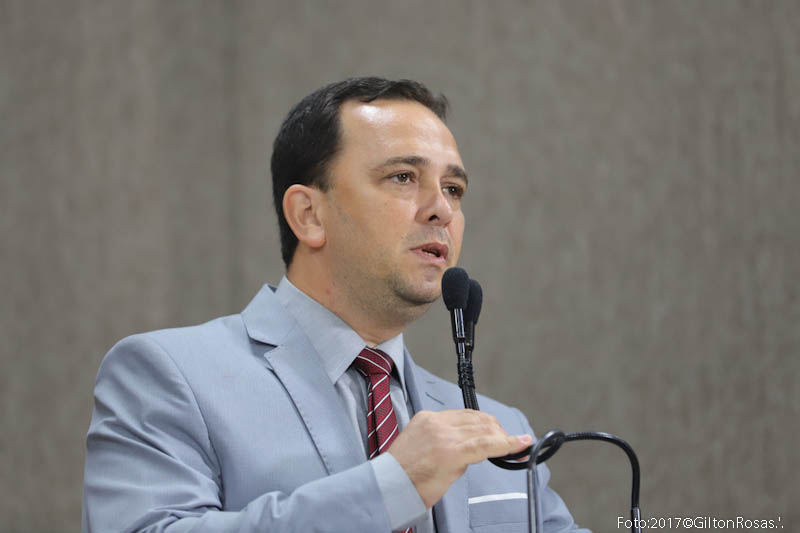 Vereador Fábio Meireles alerta sobre danos do descarte irregular de lixo