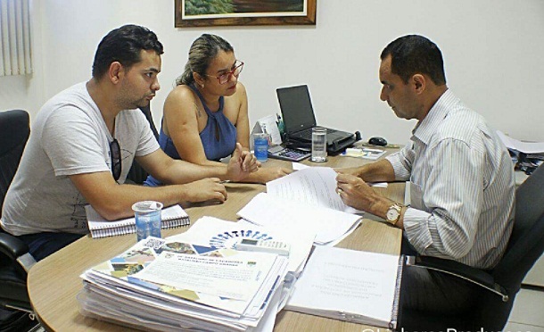 A Vereadora Kitty Lima cobra cadastramento de carroceiros e fiscalização às carroças, na SMTT