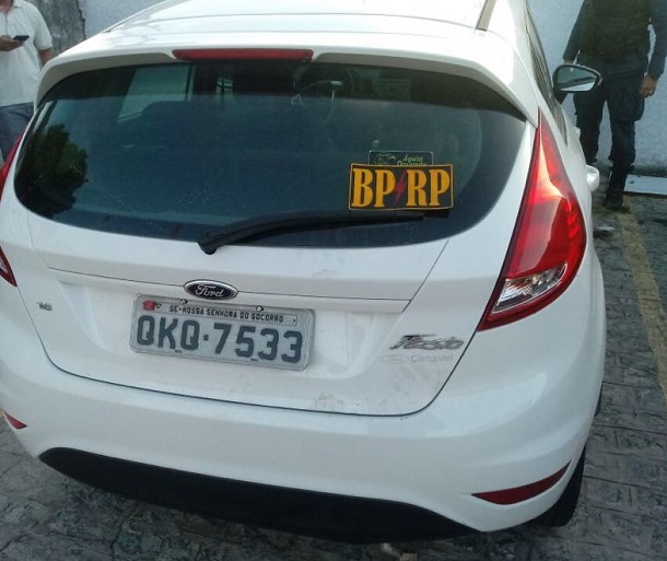 Polícia recupera veículo roubado no bairro Santo Antônio