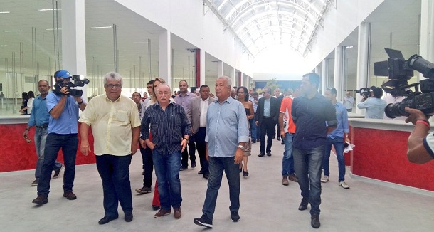 Presidente da Alese Luciano Bispo acompanha visita ao Centro da Saúde e parabeniza secretário de saúde Almeida Lima pela coragem