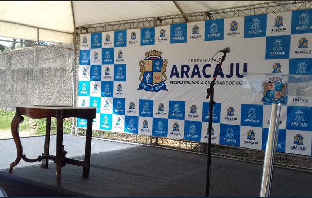 Prefeito de Aracaju assina ordem de serviço para no bairro Farolândia