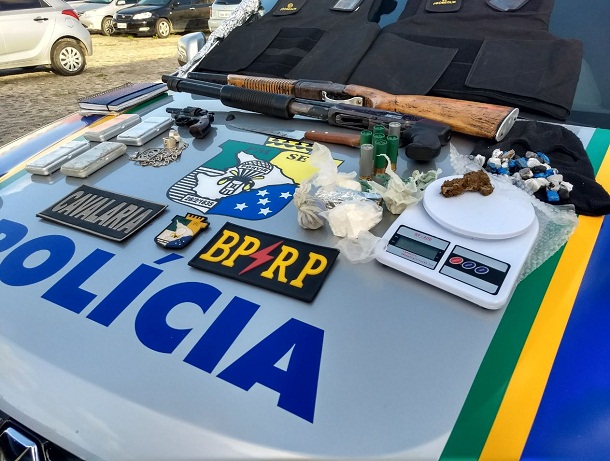 RP e Cavalaria apreende armas de fogo, coletes balísticos,drogas,Veículos no município de Nossa Senhora do Socorro