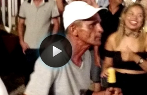 RASGADINHO 2018: Folião dança em rítmo da Tiêta no Carnaval de Aracaju