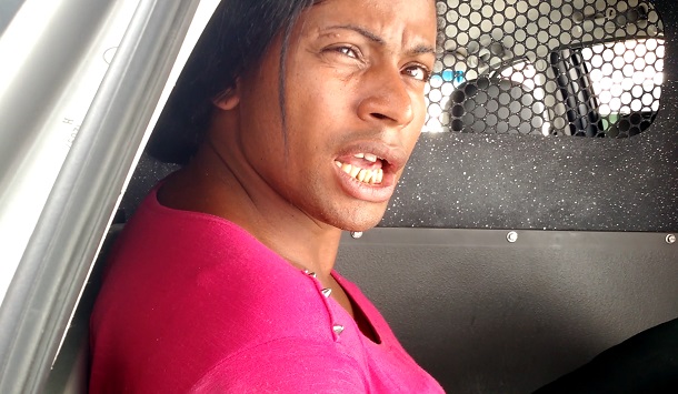 Travesti é preso acusado de esconder menor desaparecido dentro de armário