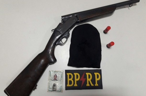 PM prende suspeito de portar espingarda no bairro Soledade