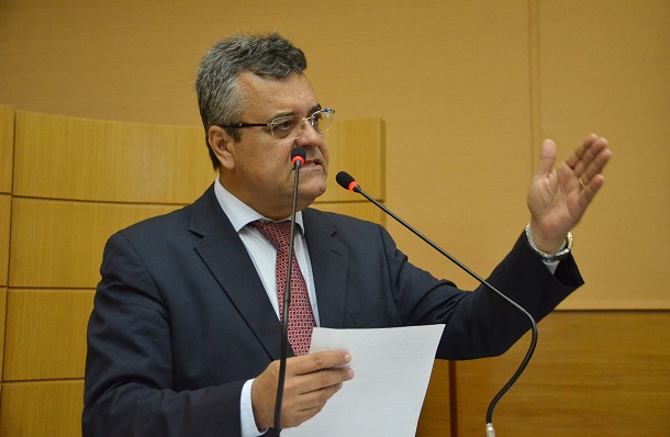 O deputado Luciano pimentel critica veto ao projeto de isenção do IPVA para transporte escolar