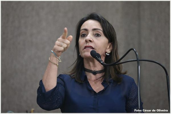 Vereadora vai criar comissão paralela para fiscalizar CPI’s