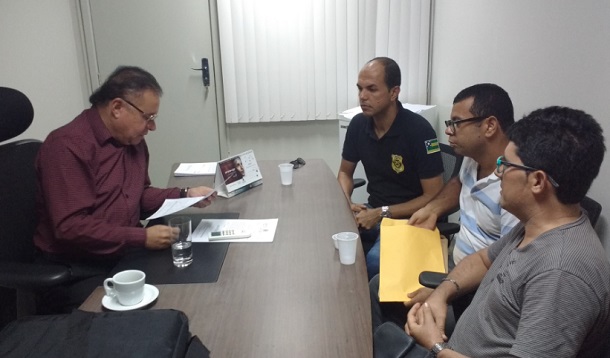 Agentes Penitenciários discutem demandas da categoria com o deputado Gilmar Carvalho