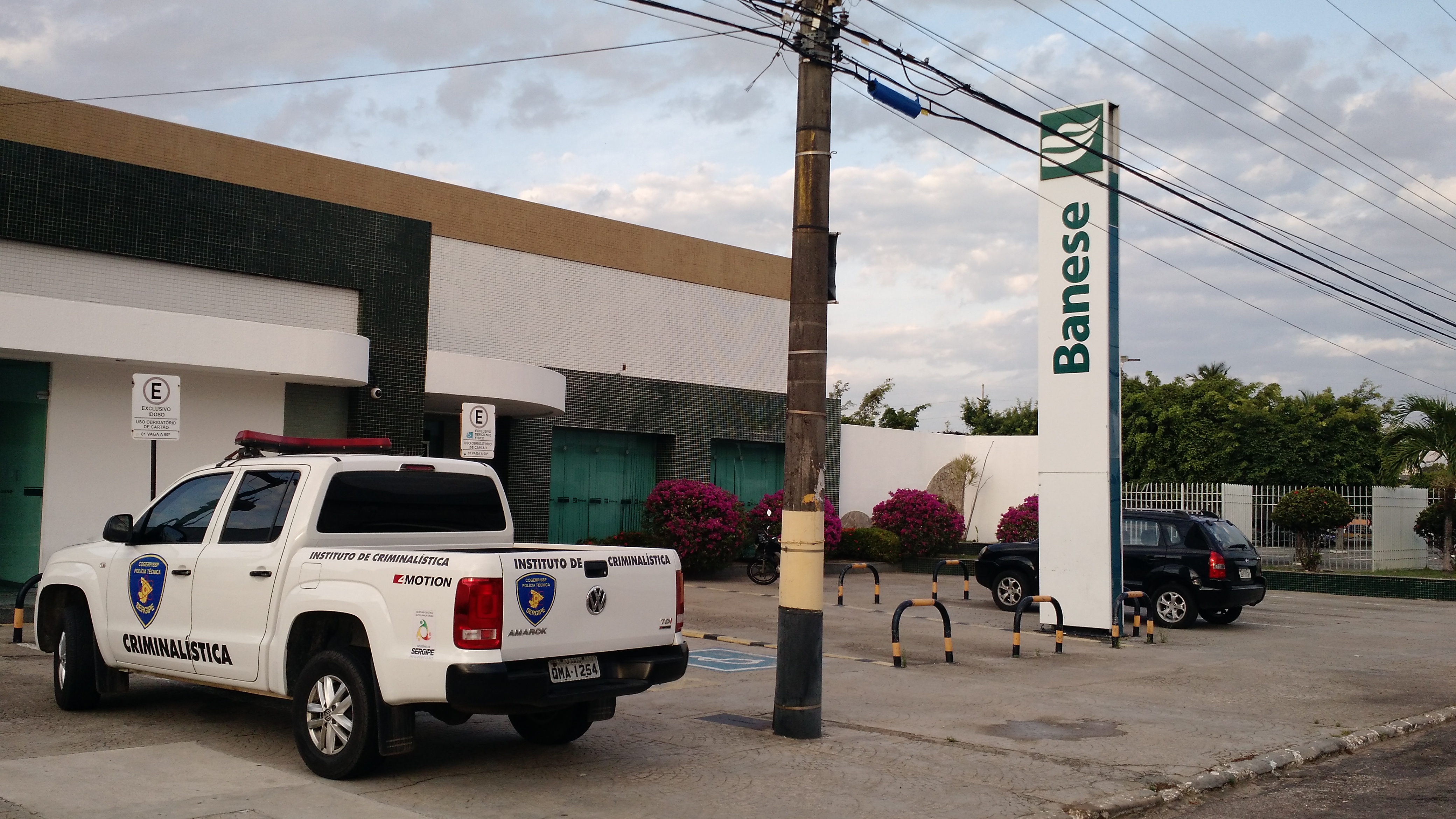 Bandidos arrombaram agência do Banese em Aracaju