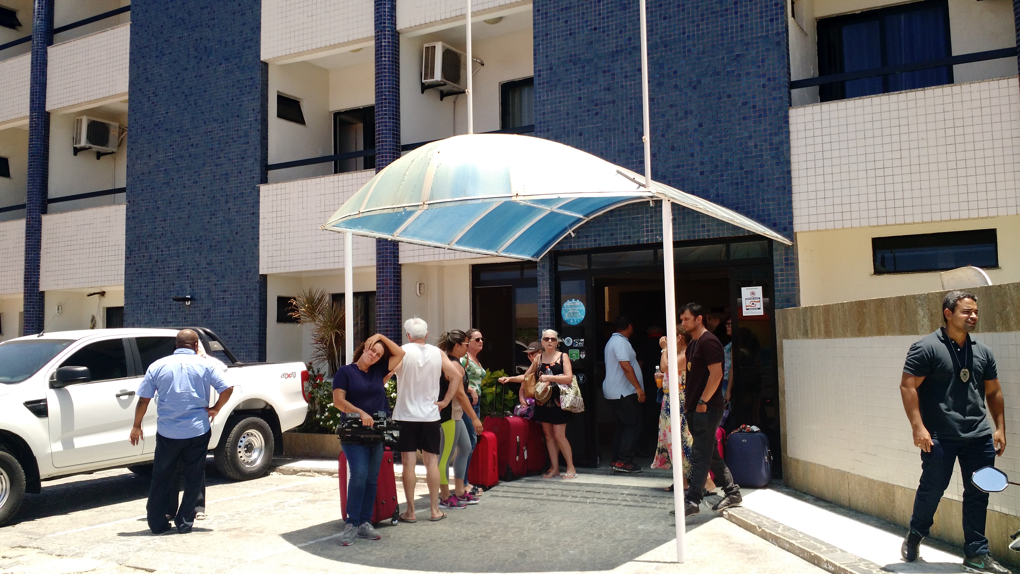 Caixa d’água de hotel despenca e deixa hóspedes e funcionários em pânico