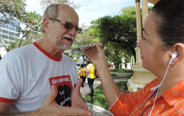 Auditores fiscais de Sergipe fazem ato de protesto na porta do palácio contra congelamento de salários