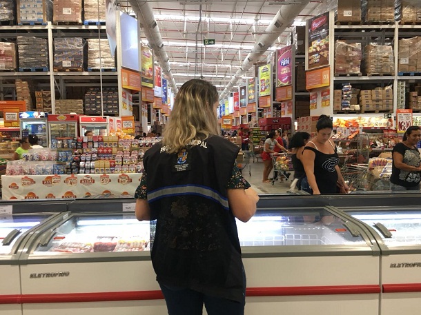 Procon realiza fiscalização em supermercados da capital