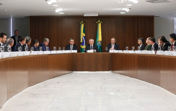 Prefeito de Aracaju participa de reunião com o Presidente Temer e prefeitos do Brasil
