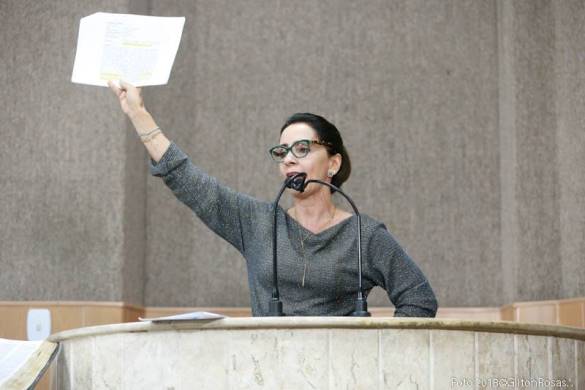 Vereadora volta a chamar Prefeito nariz de Pinóquio