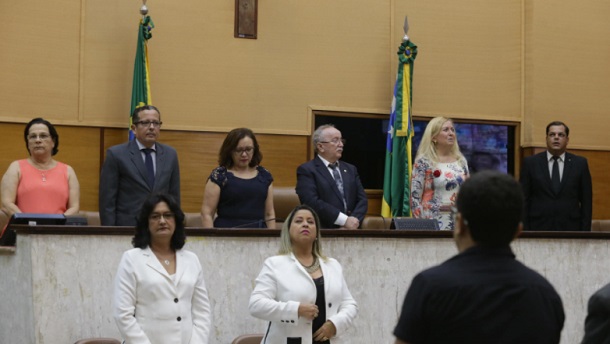 ALESE concede Título de Cidadania Sergipana aos professores “­Christina Bielinski e Cristyano Ayres”