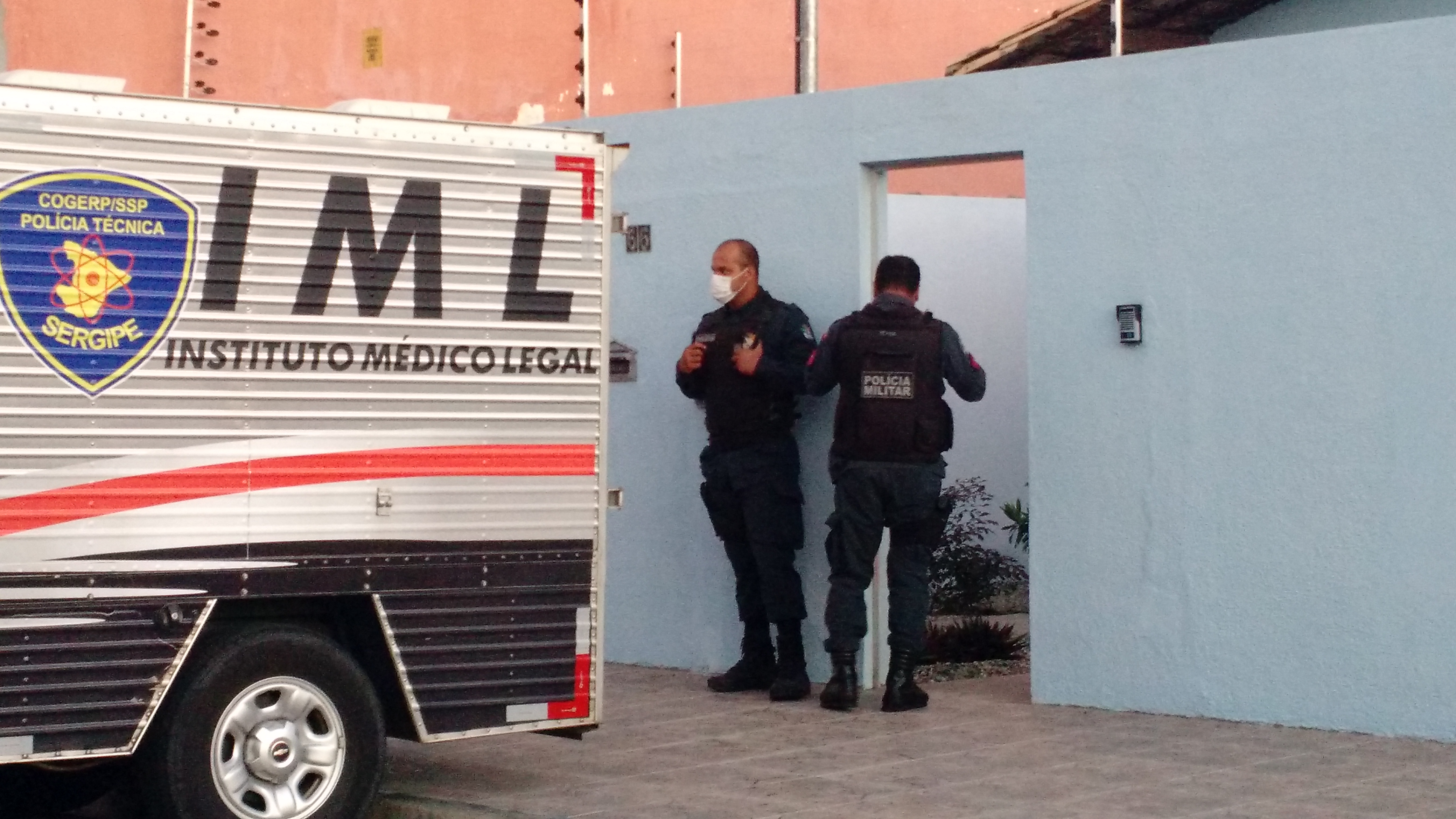 Homem de 62 anos é encontrado morto dentro de casa em Pirambu