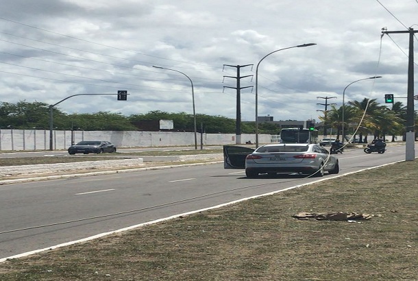 Cabo de alta tensão da Energisa rompe e causa susto em Aracaju