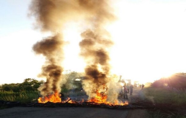 Manifestantes cobram melhorias na rodovia SE 170