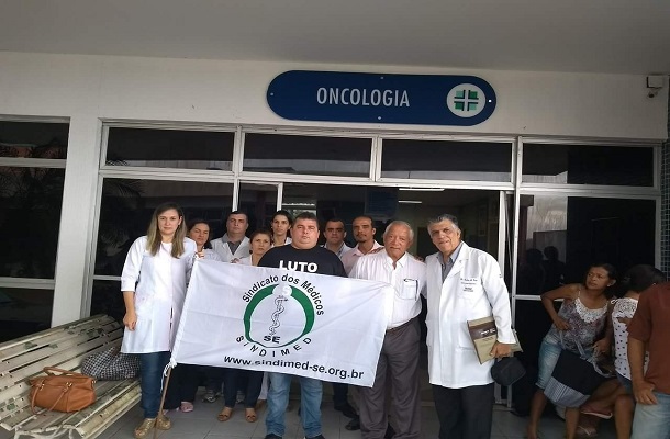 Médicos da oncologia do HUSE paralisaram as atividades nesta terça