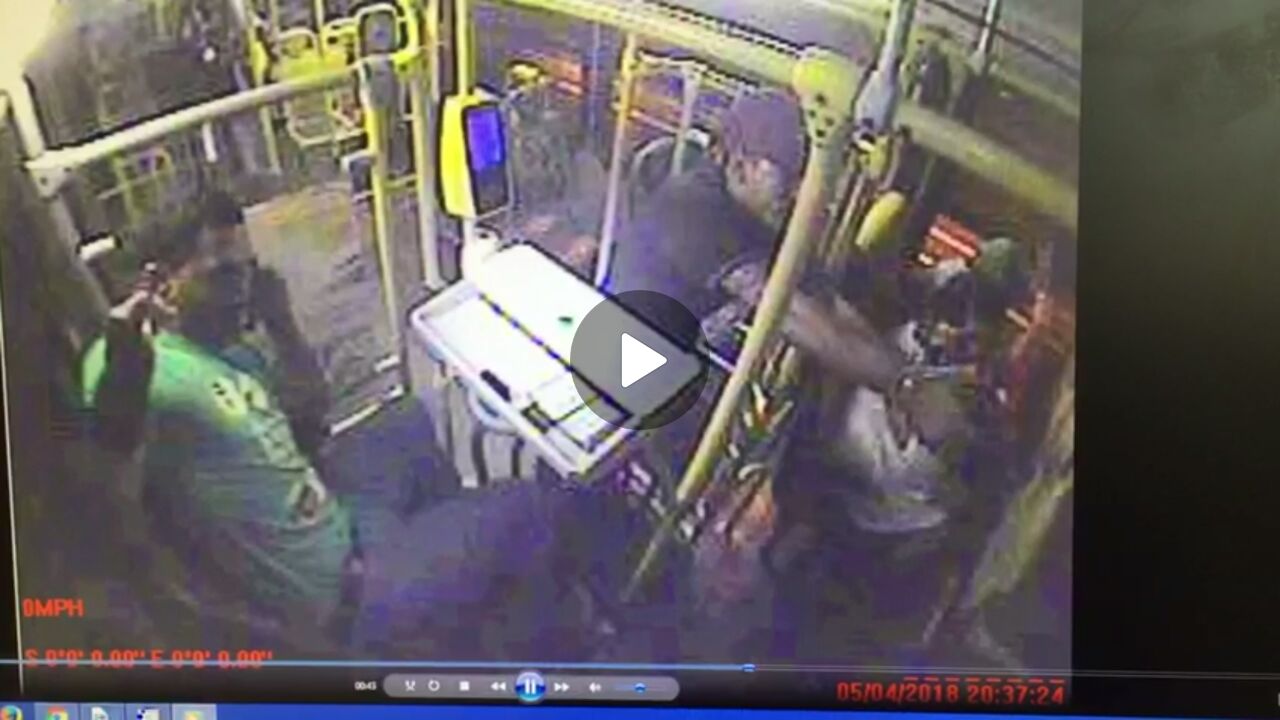 CB da PM de Sergipe é baleado dentro de ônibus em Aracaju