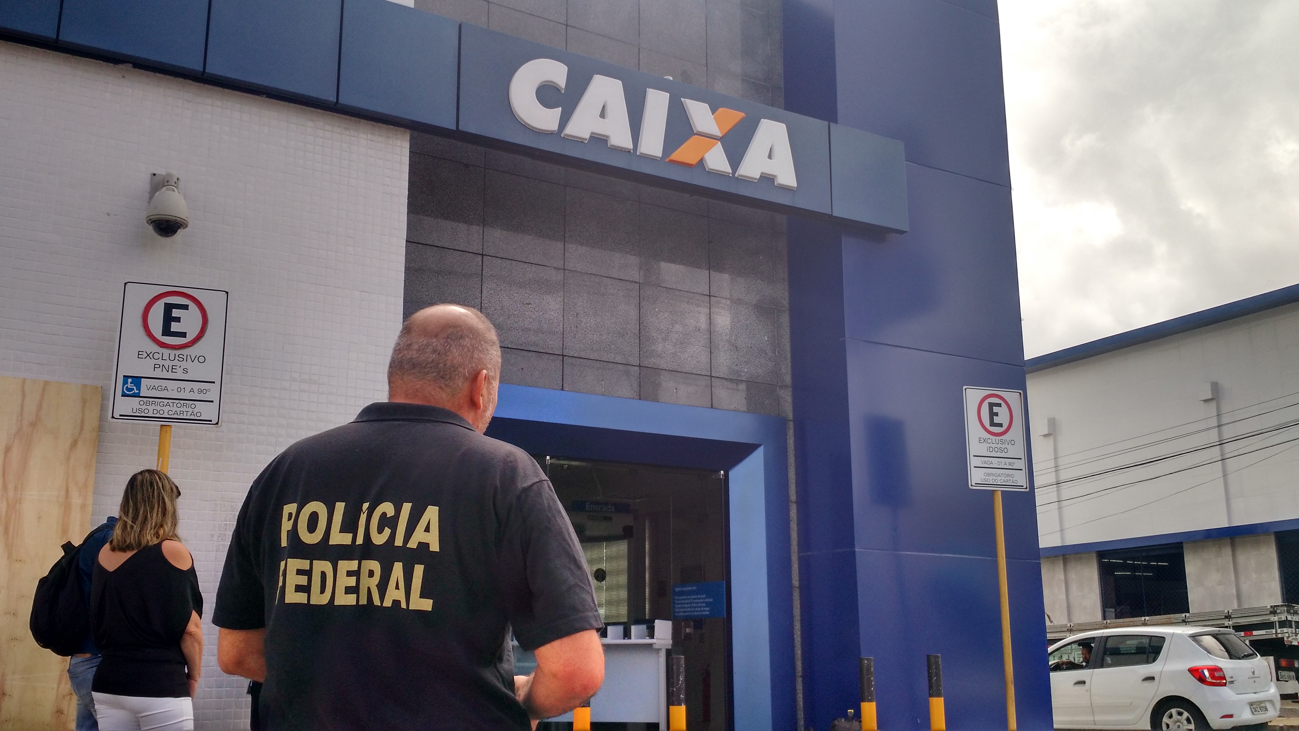 Agência da  Caixa Econômica é arrombada em Aracaju