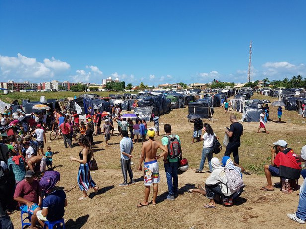 Mulher é atingida por disparos na ocupação do bairro Coroa do Meio em Aracaju