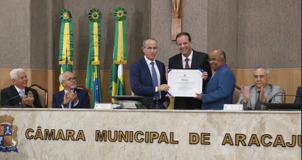 Deputado federalAndré Moura recebe título de cidadão aracajuano