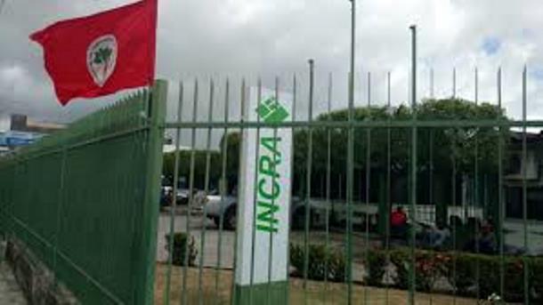 Trabalhadores Rurais Sem Terra ocupam sede do Incra em Aracaju