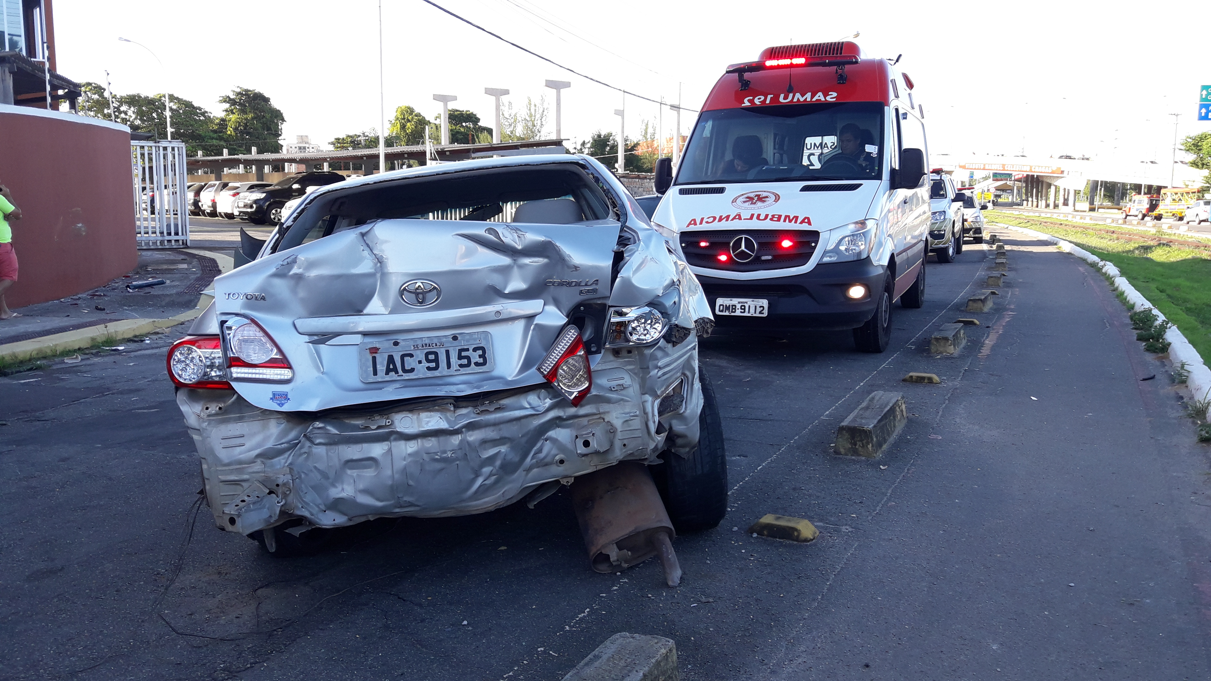 Jovem com sinais de embriaguez  causa acidente grave na Av.Rio de Janeiro