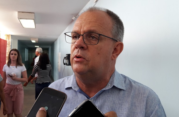Governador Belivaldo Chagas faz visita surpresa ao HUSE