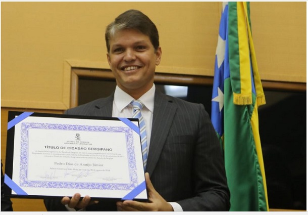 Procurador Pedro Dias recebe Título de Cidadão Sergipano da ALESE