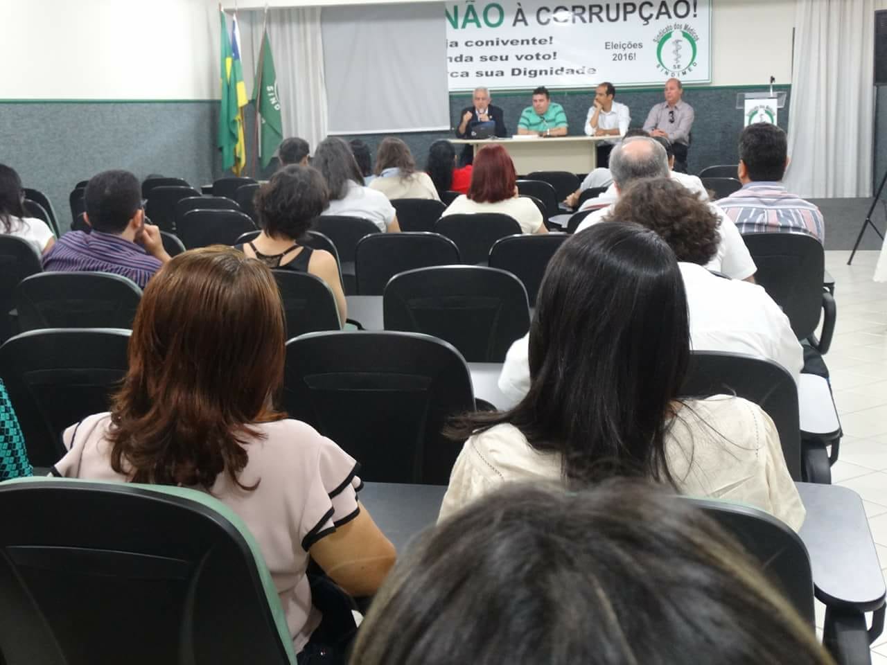 Médicos de Aracaju decidem manter greve