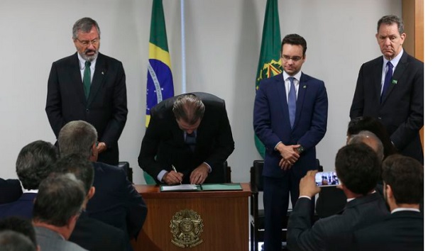 Dias Toffoli sanciona leis de promoção de direitos para as mulheres,crianças e adolescentes