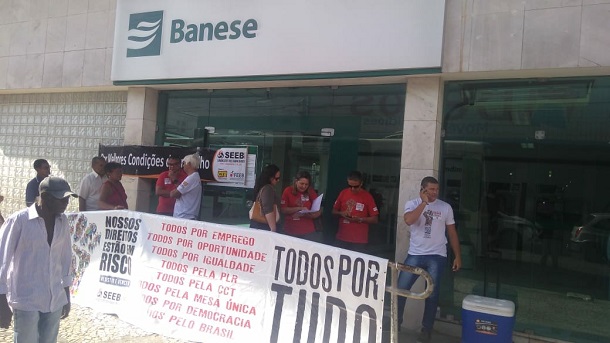 Sindicato dos Bancários retarda em uma hora a abertura de agencia do Banese