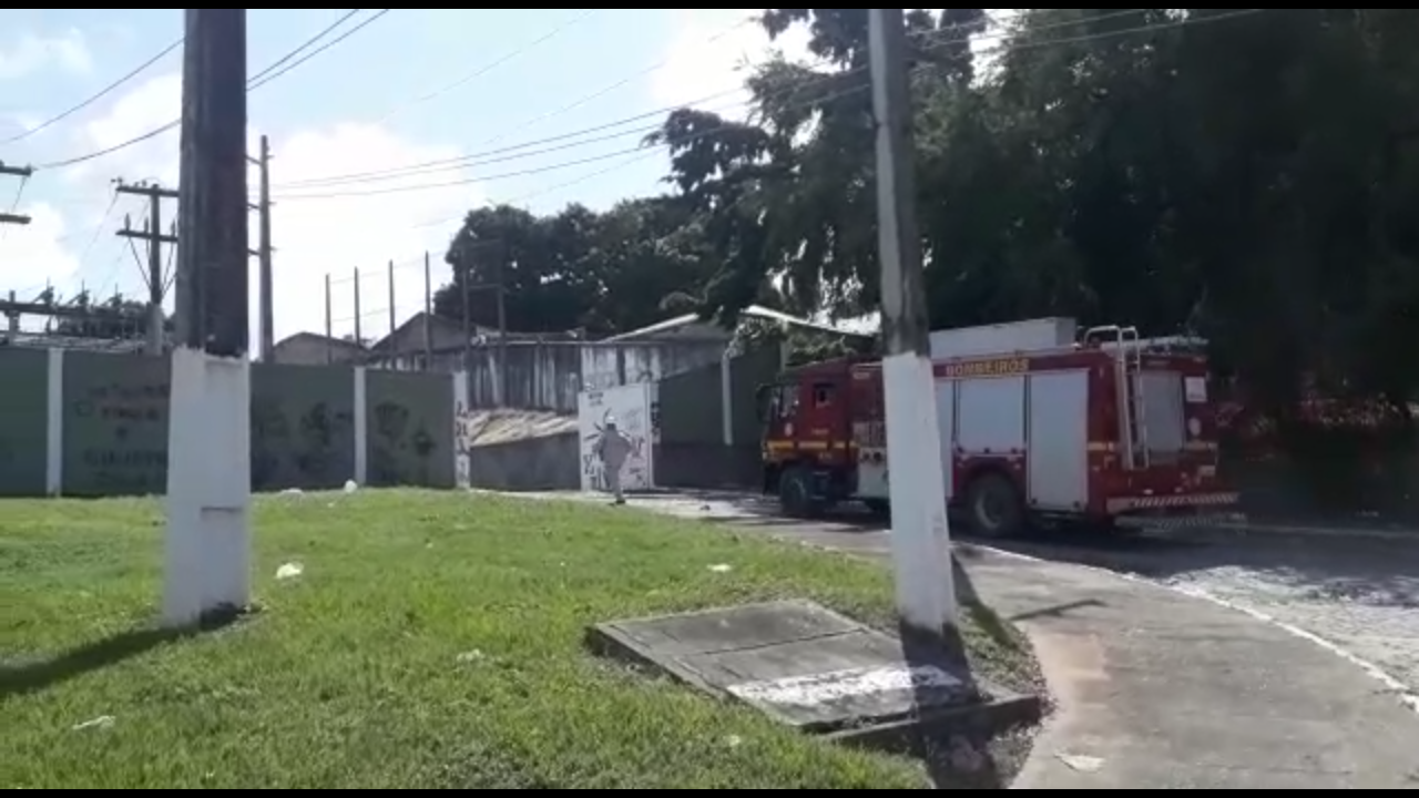 Bombeiro é  acionado para atender principio de incêndio  na subestação  da Energisa em Aracaju