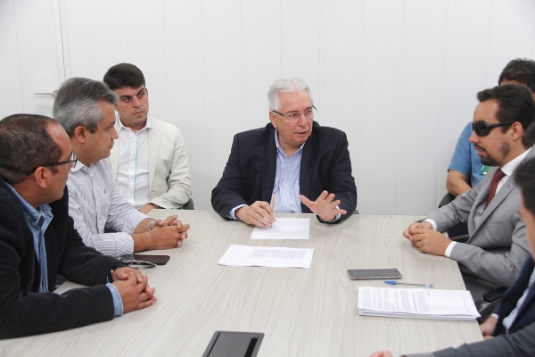 Vereadores vão ao TCE e relatam atraso no pagamento de artistas que se apresentaram no Forró Caju