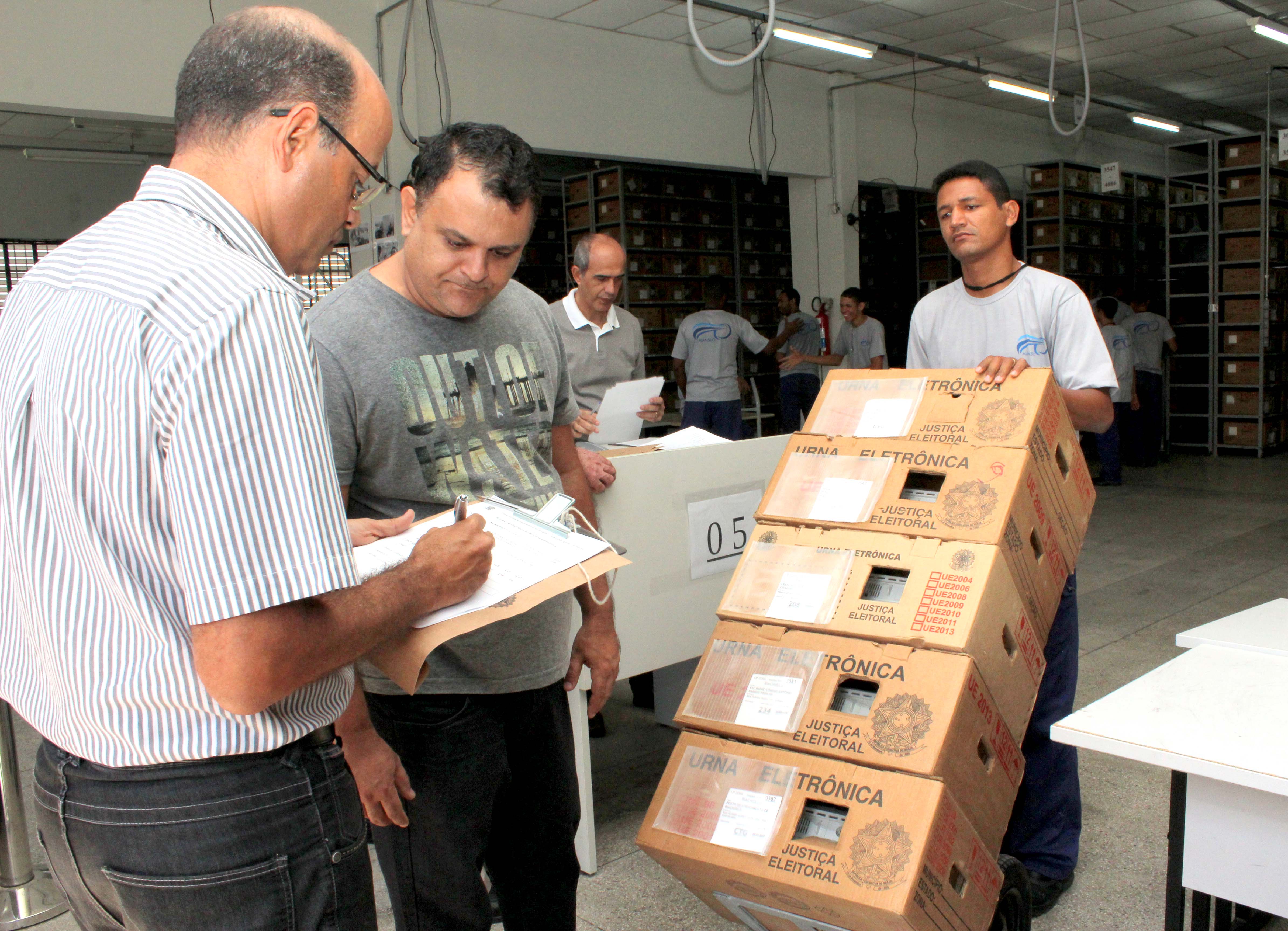 TRE inicia transporte de urnas das eleições 2018