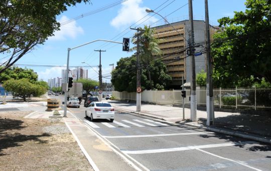 Semáforos da avenida Adélia Franco serão ligados na próxima segunda
