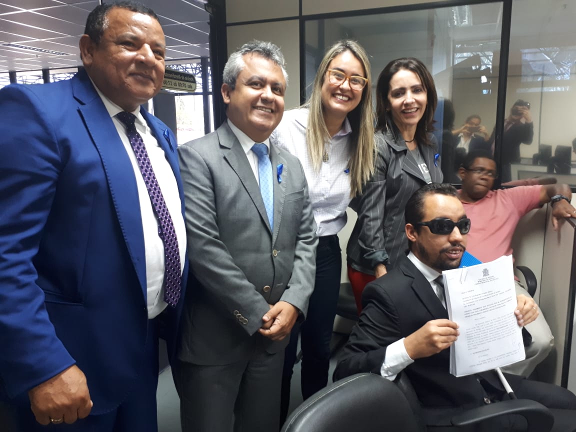 Vereadores protocolam representação no TCE para cobrar pagamento do Forró Caju