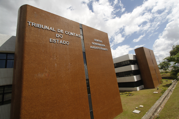 Estado fica proibido pelo TCE de fazer nomeações até que se adeque à LRF