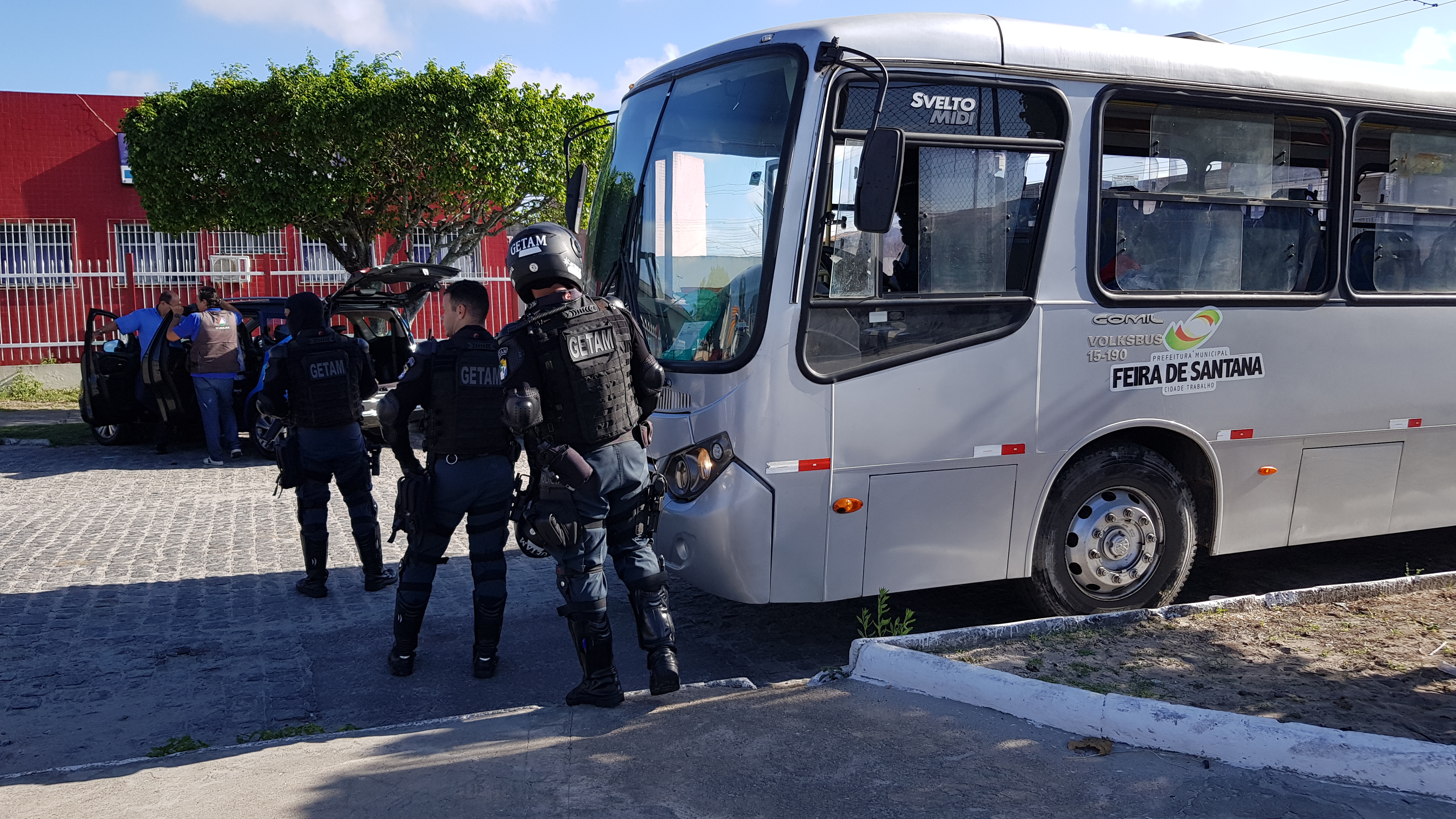 Ônibus roubado em Feira de Santana é  recuperado pela PM de Sergipe
