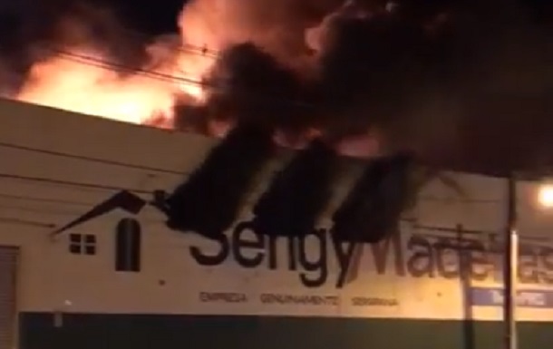 Incêndio destrói loja de madeiras em Aracaju