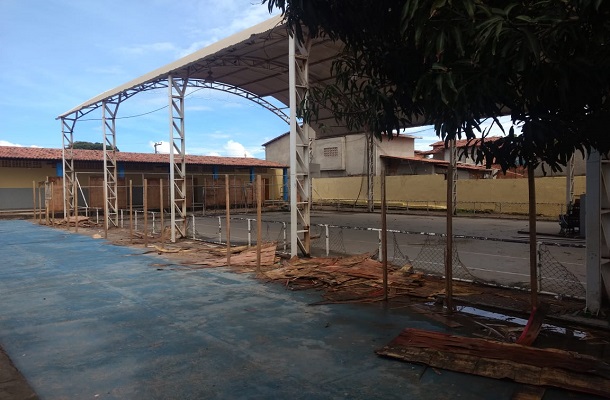 Comunidade cobra reforma em escola municipal do povoado Areia Branca