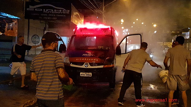 Ambulância que transportava paciente pega fogo em Aracaju