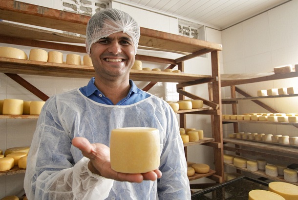 Governador Belivaldo sanciona Lei que regulamenta a produção e a comercialização dos queijos artesanais no Estado